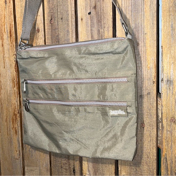 Baggallini Shoulder Bag - Picture 3 of 6